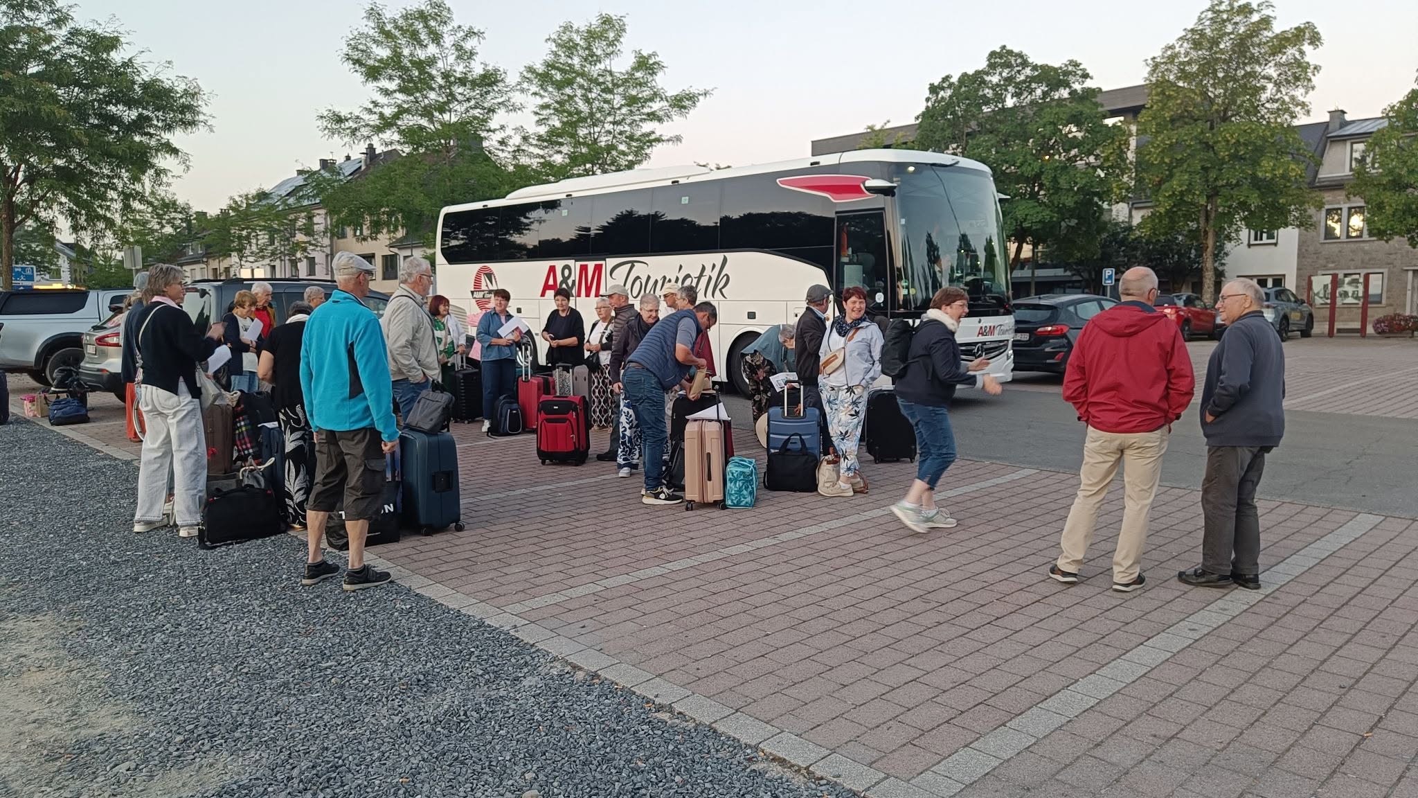 Mehr über den Artikel erfahren Busgruppe Richtung Österreich